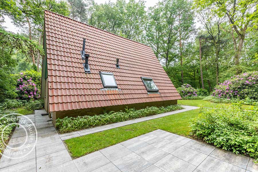 zijaanzicht met zicht op achtertuin